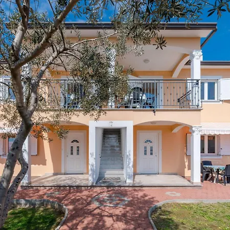 Tatil Evi Am Suedhang Gelegen Mit Meerblick Brovinje